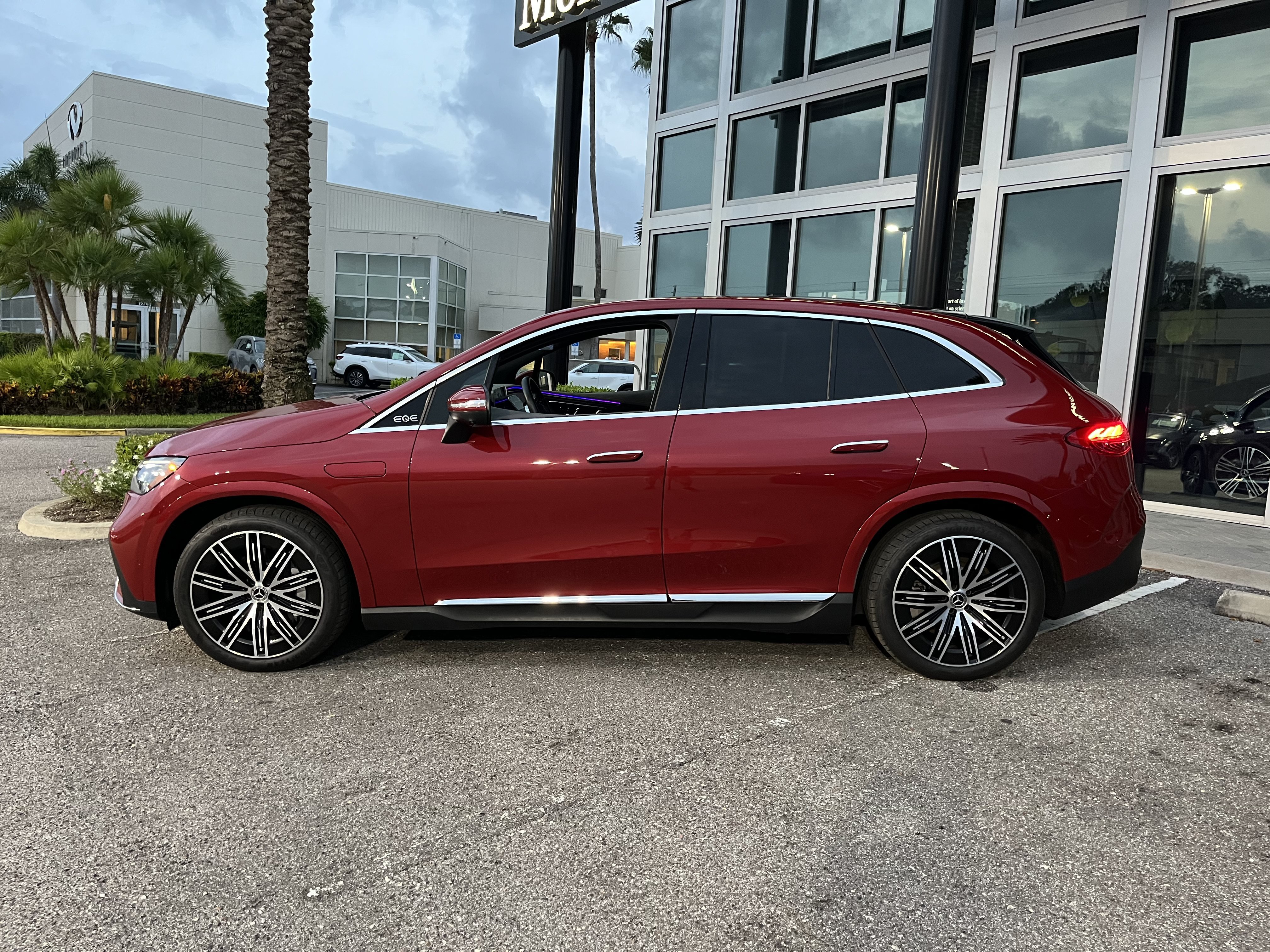New 2026 PATAGONIA RED Mercedes-Benz EQE 320+ image 3