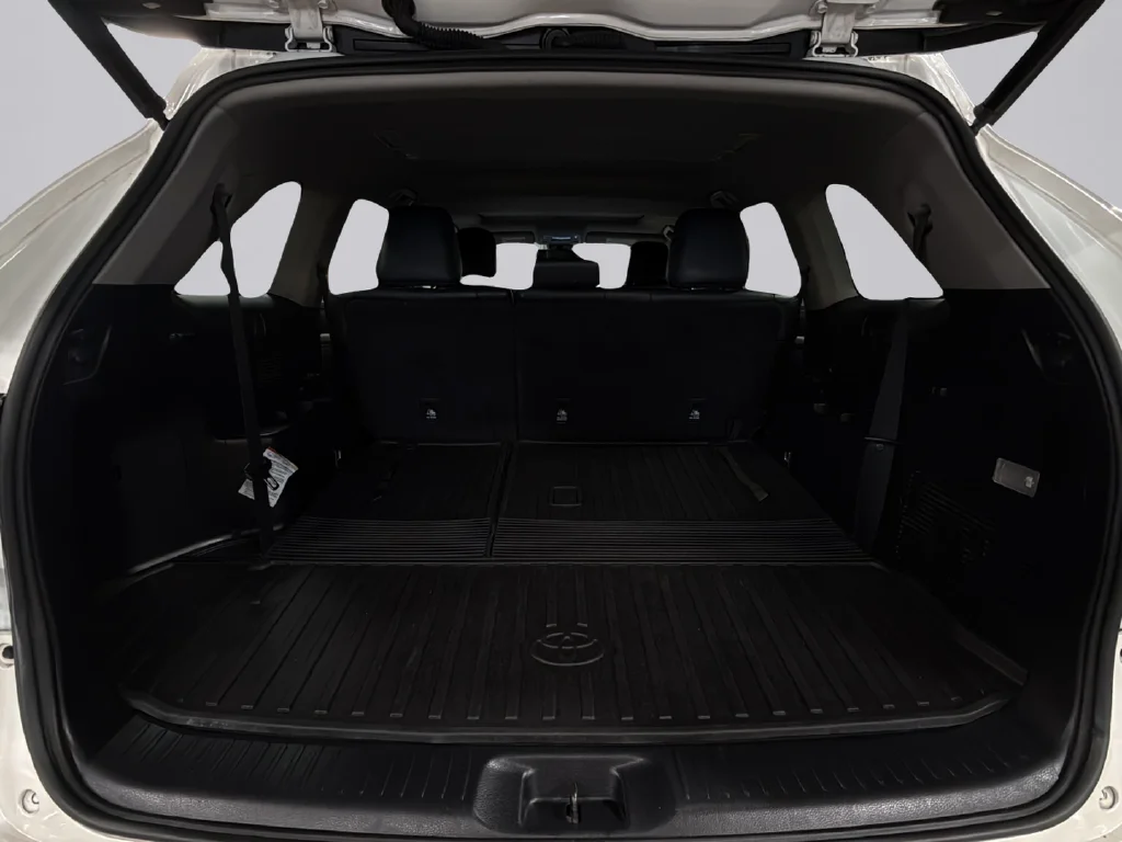 Used 2017 Blizzard Pearl Toyota XLE image 30