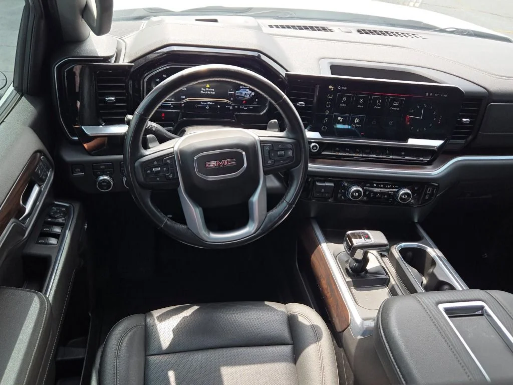 Used 2022 White GMC SLT image 23