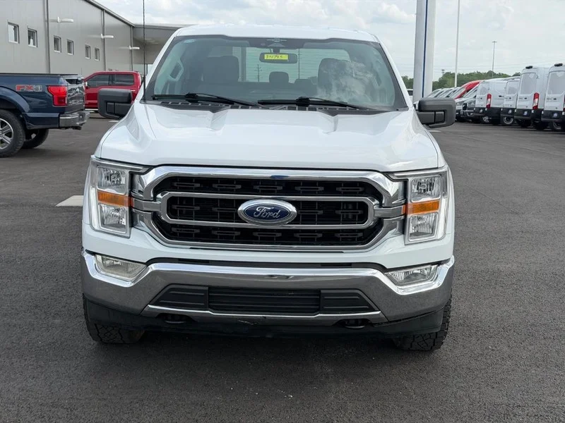 Certified Used 2023 Oxford White Ford XLT image 2