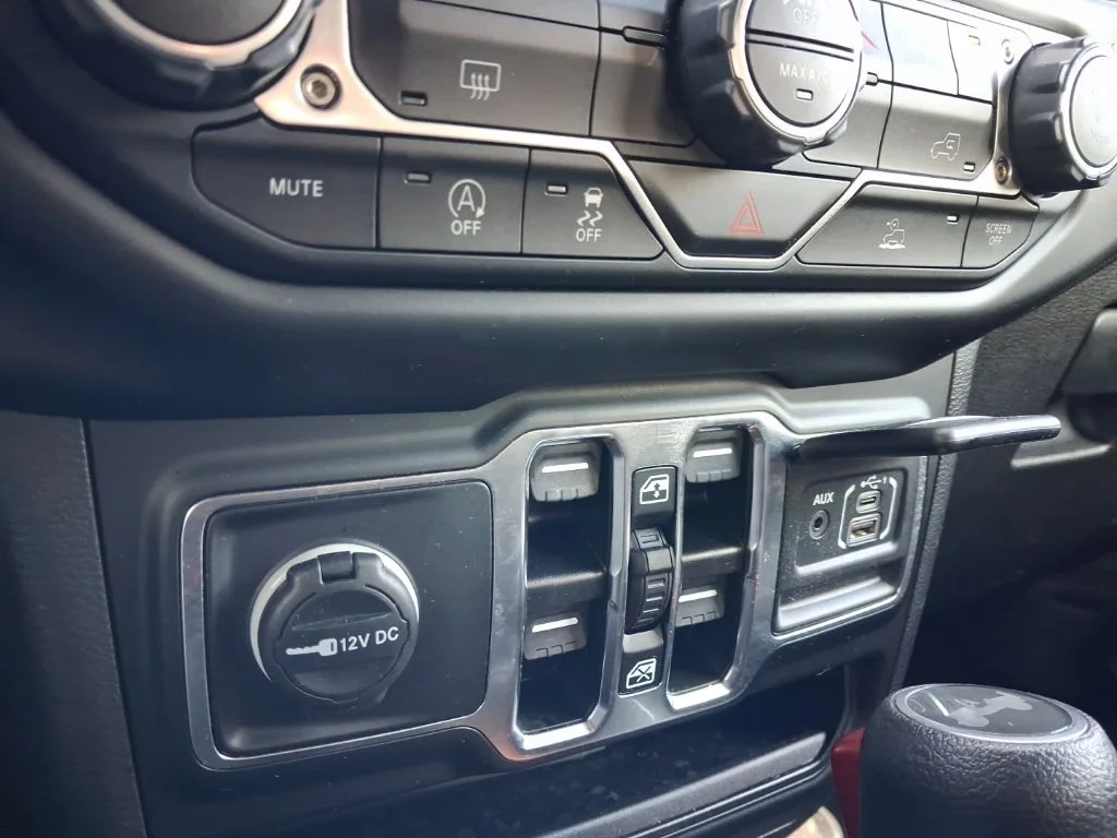 Used 2023 Black Jeep Sport S image 25