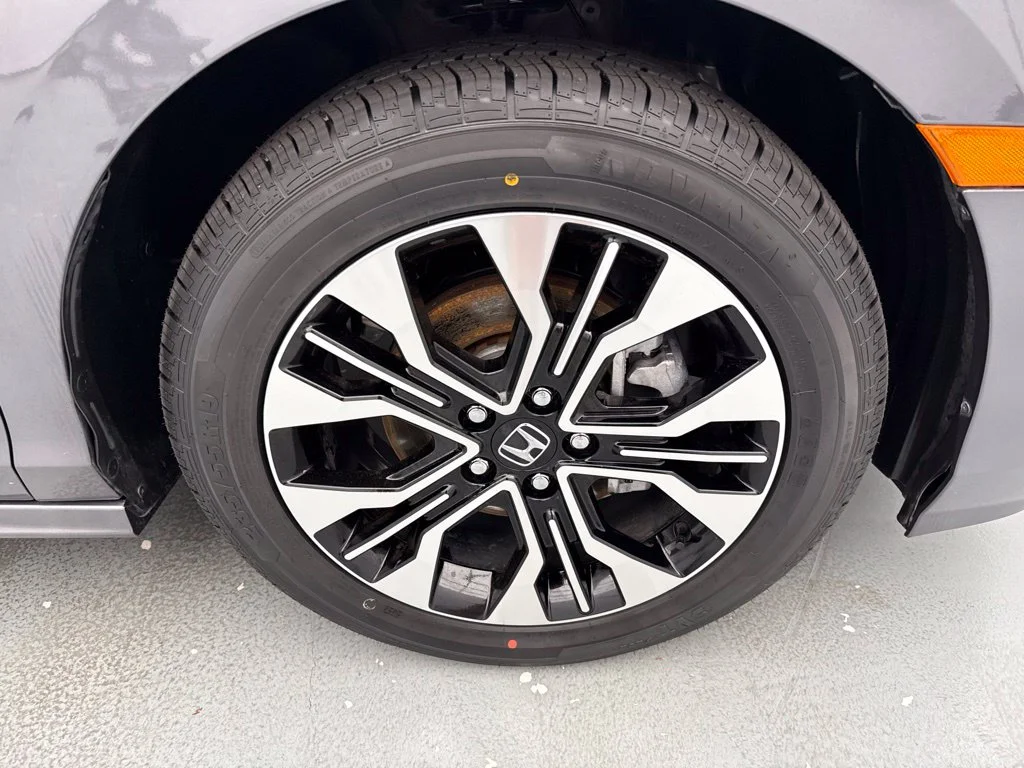 2025 Honda Odyssey ELITE Minivan Slide 11