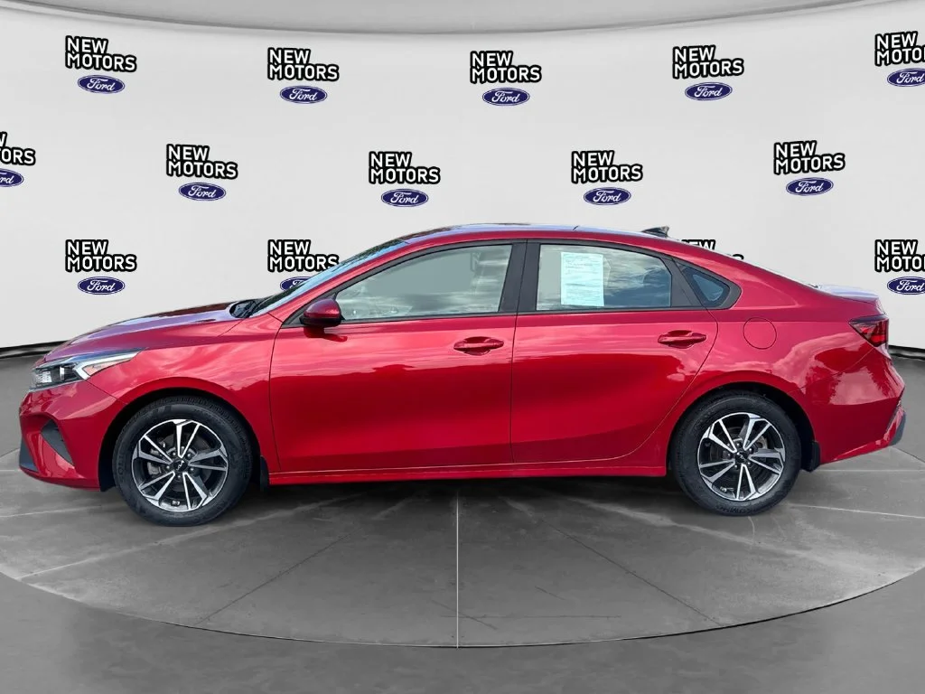 Used 2023 Currant Red Kia LXS image 2