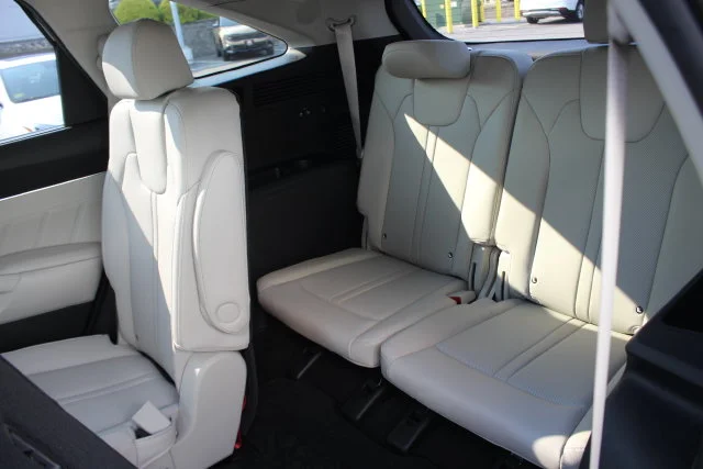 Used 2023 White Kia SX Prestige image 29