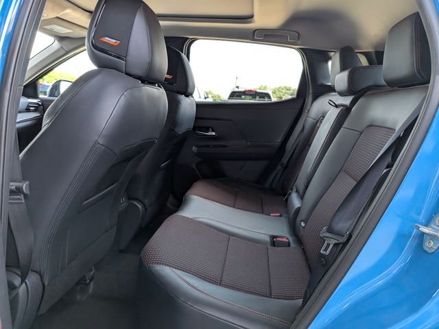 Used 2025 White Nissan SR image 9