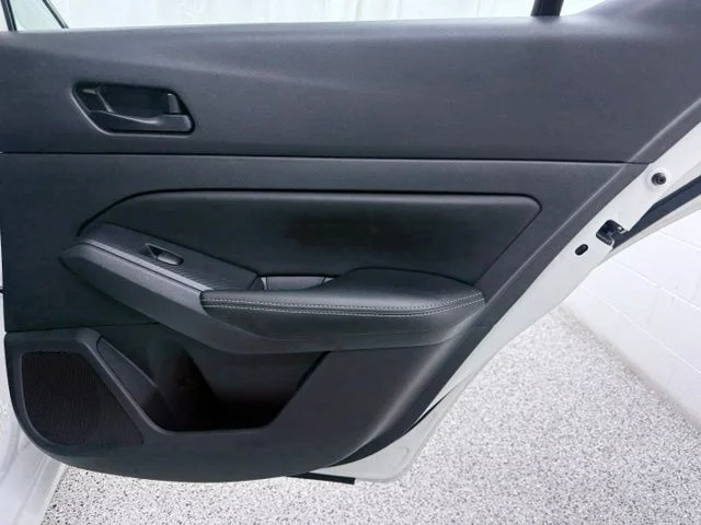 Used 2025 White Nissan 2.5 SV image 16