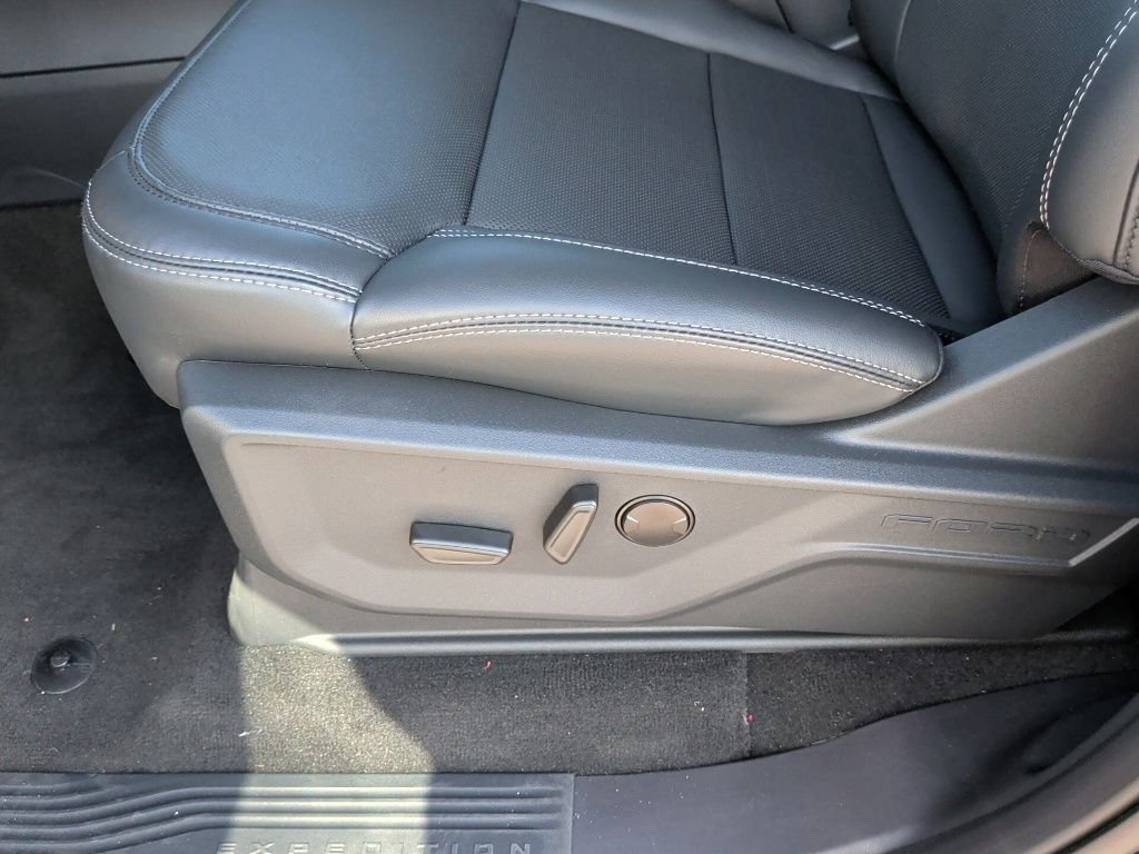 New 2026 Agate Black Metallic Ford MAX Platinum® image 14