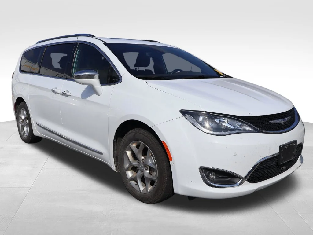 Used 2020 White Chrysler Limited image 7
