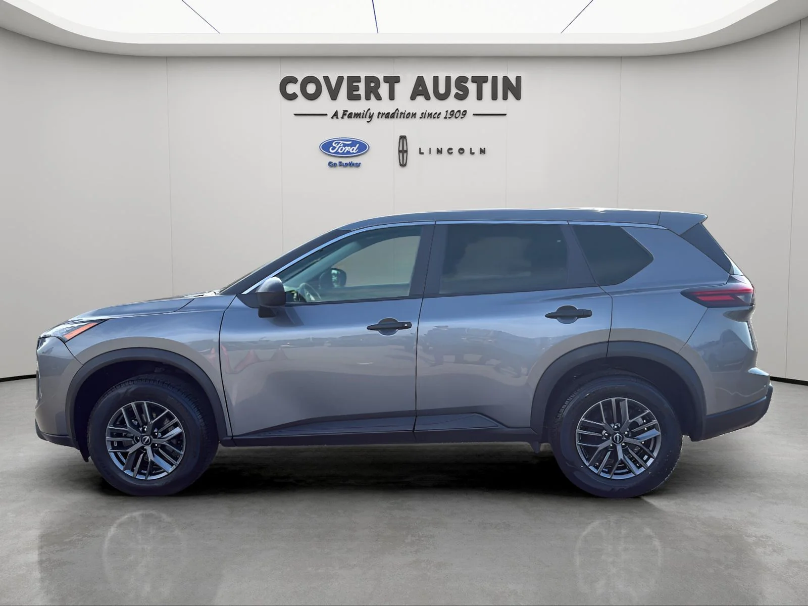 Used 2024 Gray Nissan S image 2