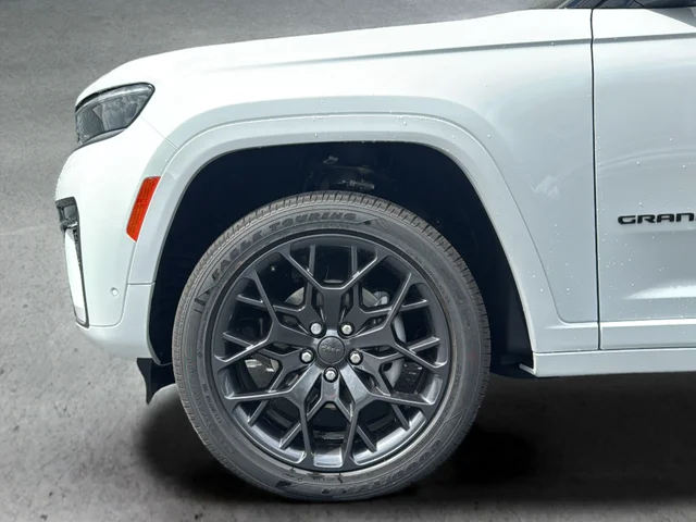 Used 2026 White/off-white Jeep Summit image 24