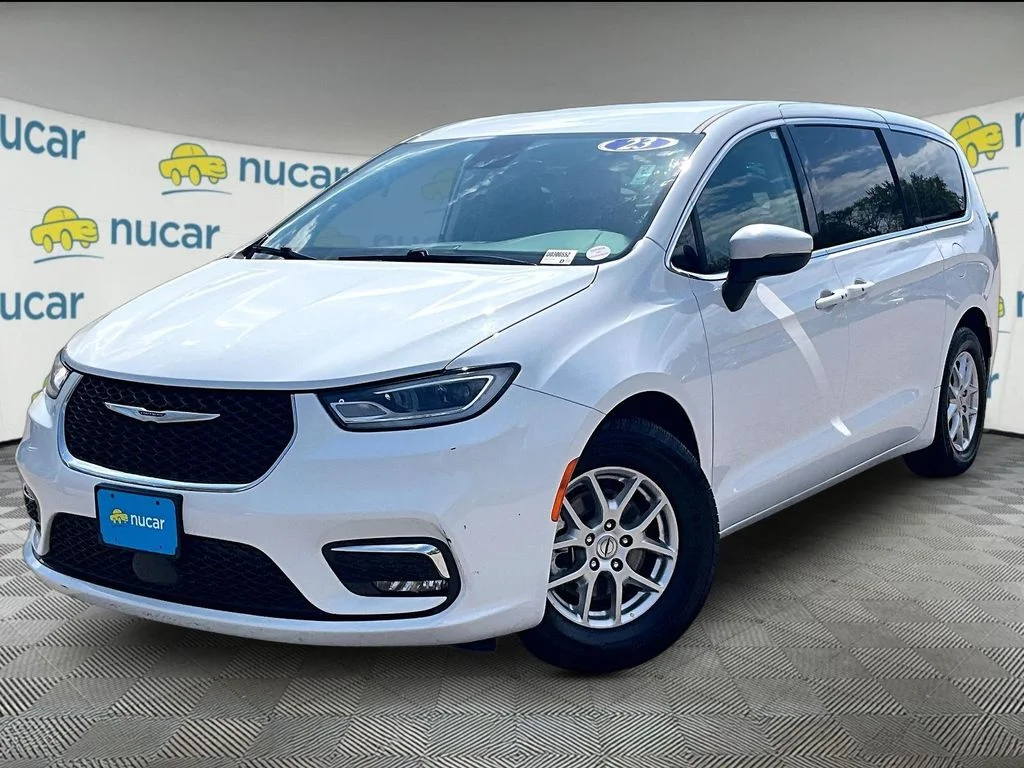 Used 2023 Bright White Clearcoat Chrysler Touring L image 3
