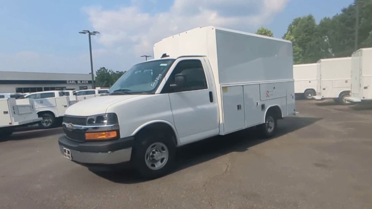 New 2025 Summit White GMC Work Truck image 4