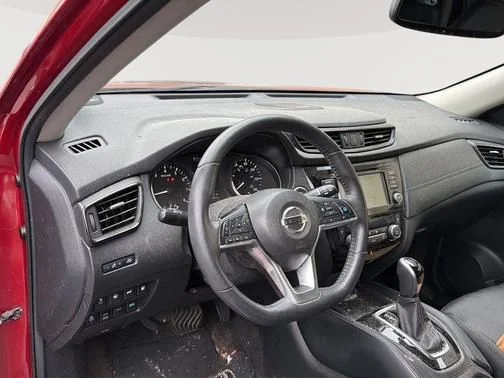 Used 2020 Red Nissan SL image 9
