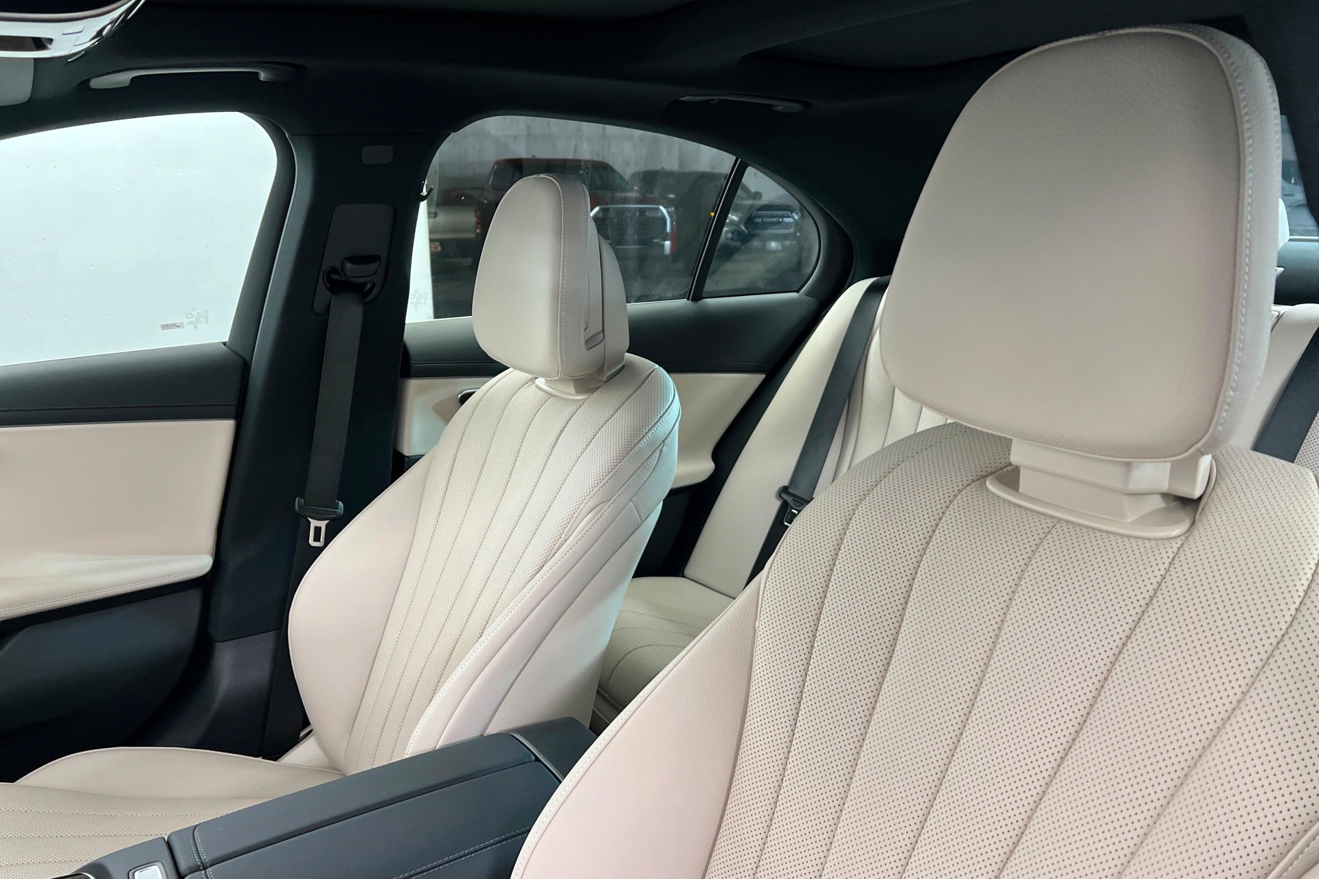 New 2026 MANUFAKTUR Alpine Grey Mercedes-Benz E 350 image 17
