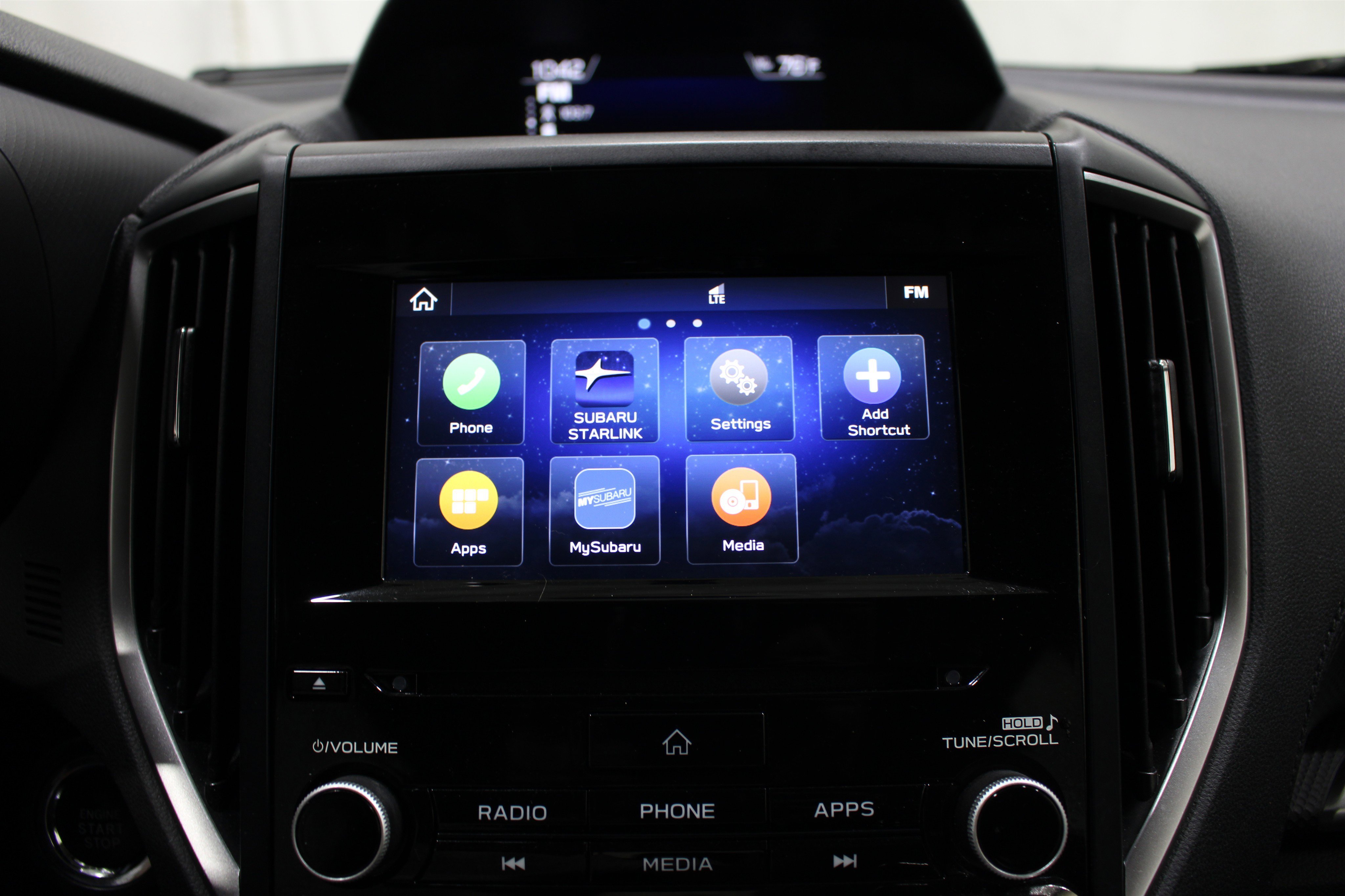 Used 2020 Ice Silver Metallic Subaru Premium image 15