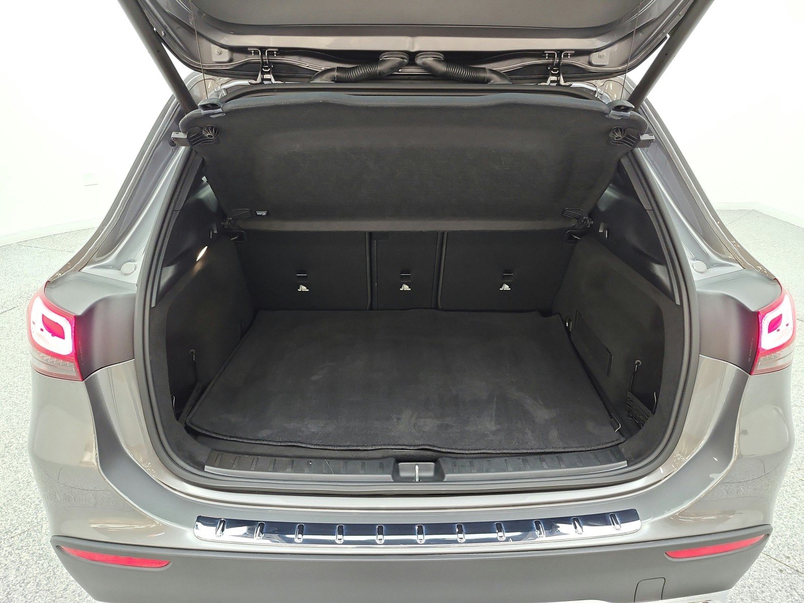 Used 2023 Mountain Grey Metallic Mercedes-Benz GLA 250 SUV image 20