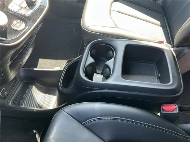Used 2025 Bright White Clearcoat Chrysler Select Front-Wheel Drive Passenger image 26