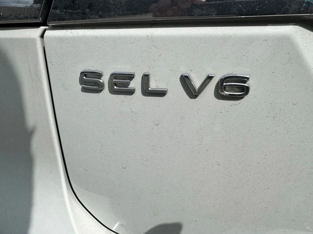 Used 2021 White Volkswagen SEL image 13