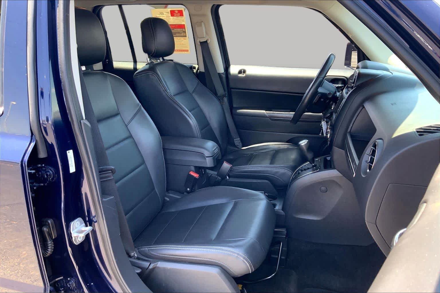 Used 2014 True Blue Pearlcoat Jeep High Altitude image 9