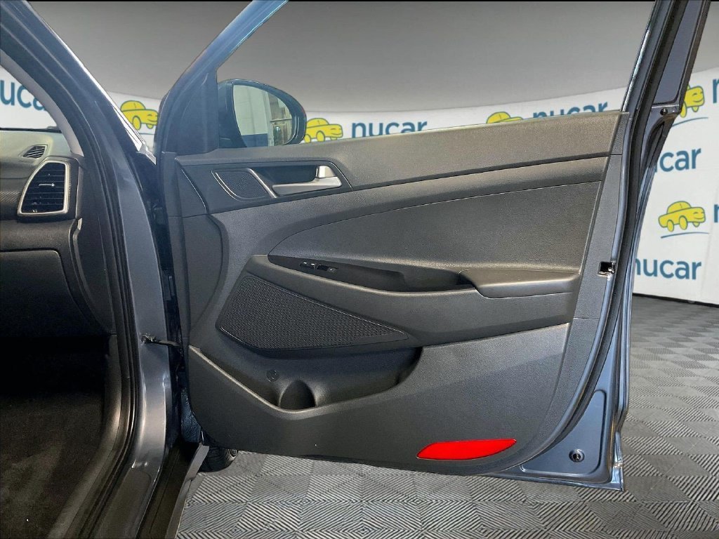 Used 2019 Blue Hyundai SE image 12