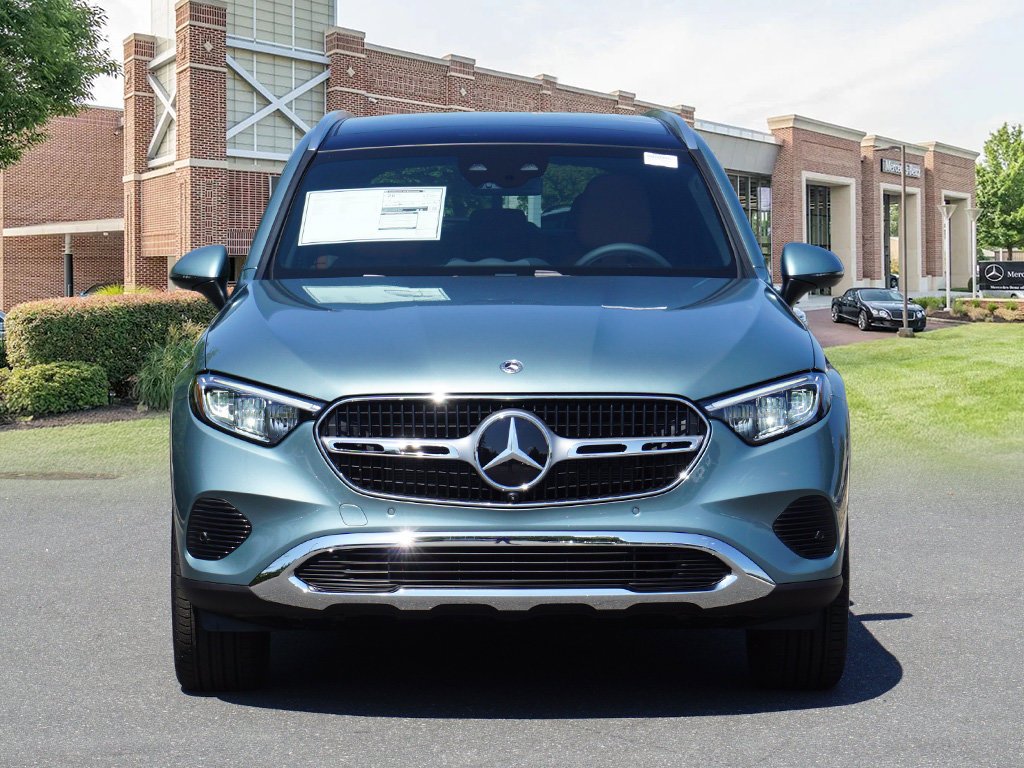 Used 2026 Verde Silver Metallic Mercedes-Benz GLC 300 image 2