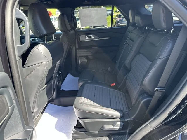 New 2026 Agate Black Metallic Ford ST-Line image 26
