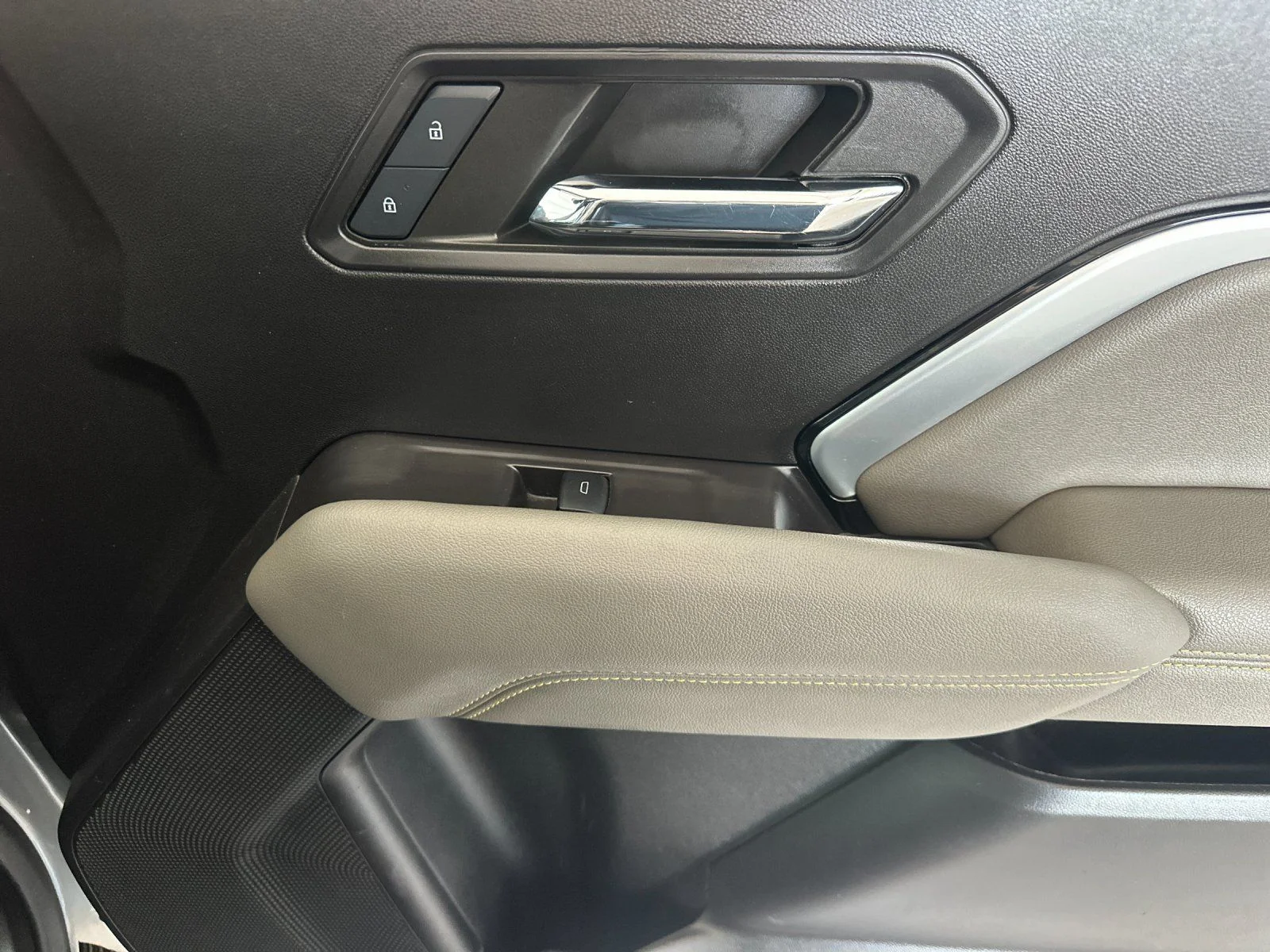 Used 2024 Gray Chevrolet ZR2 image 18