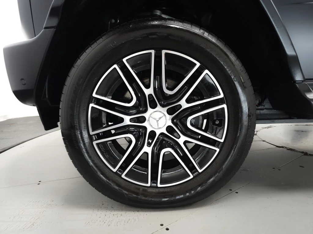 Certified Used 2025 Black Mercedes-Benz G 580 image 36