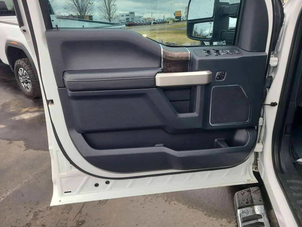 Used 2022 White Ford Lariat image 18