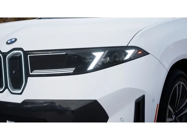 Used 2027 Alpine White BMW  image 6