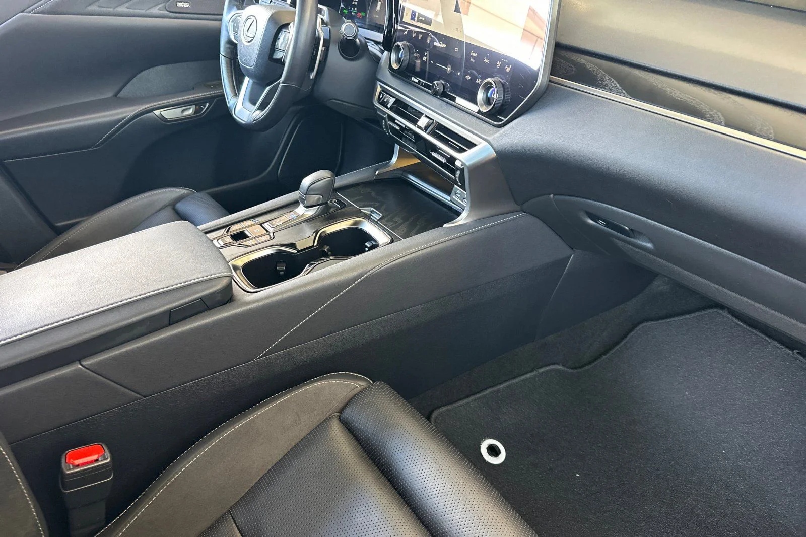 2025 Lexus RX PHEV 450h+ - Photo 13