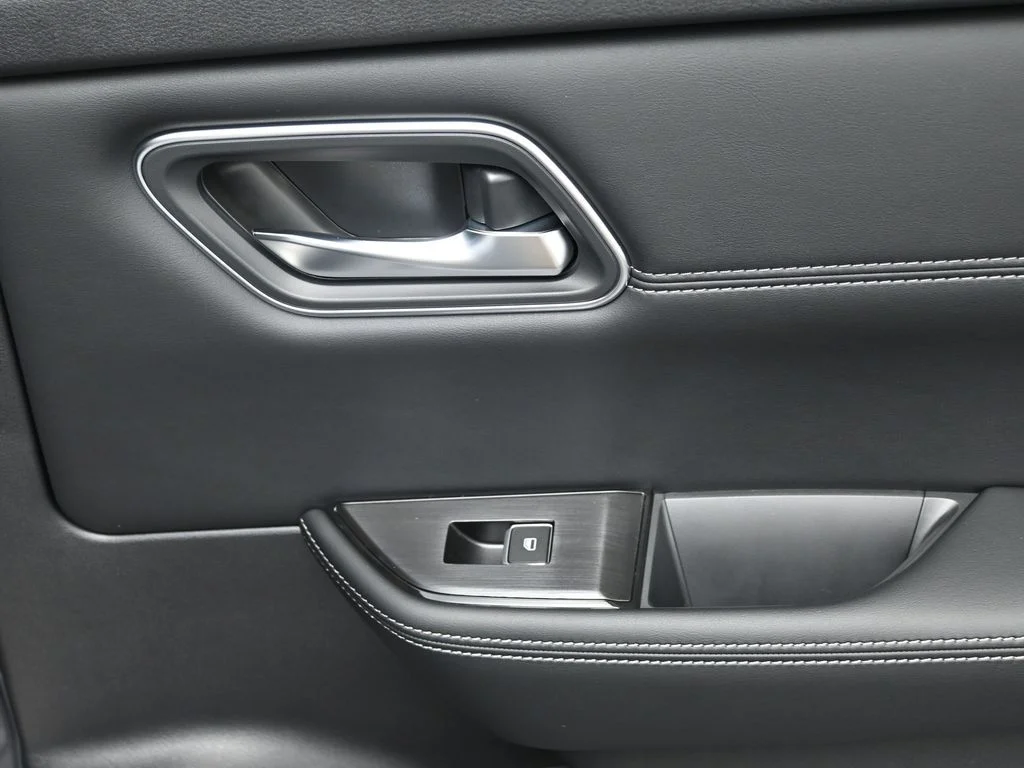 New 2026 Gray Nissan Platinum image 32