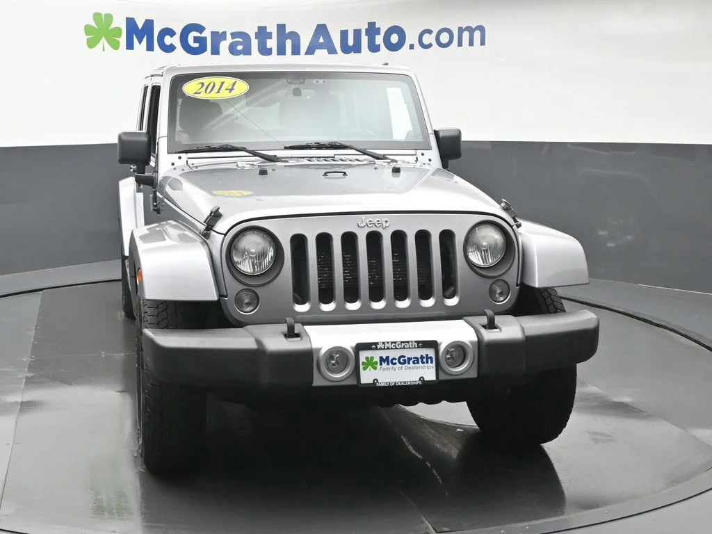Used 2014 Gray Jeep Unlimited Sahara image 5