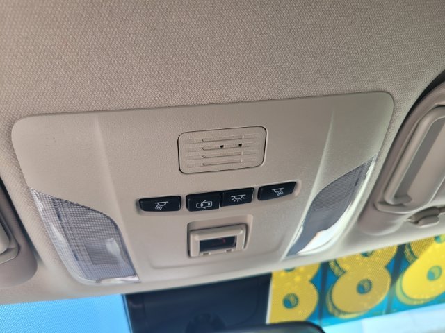 Used 2022 White Toyota LE image 22