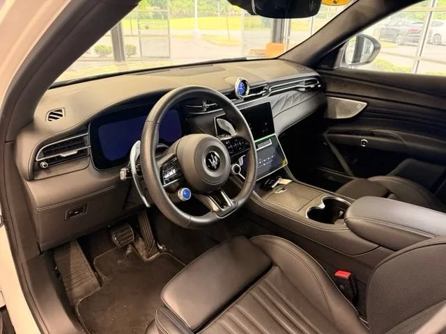 Used 2025 White Maserati Base image 17