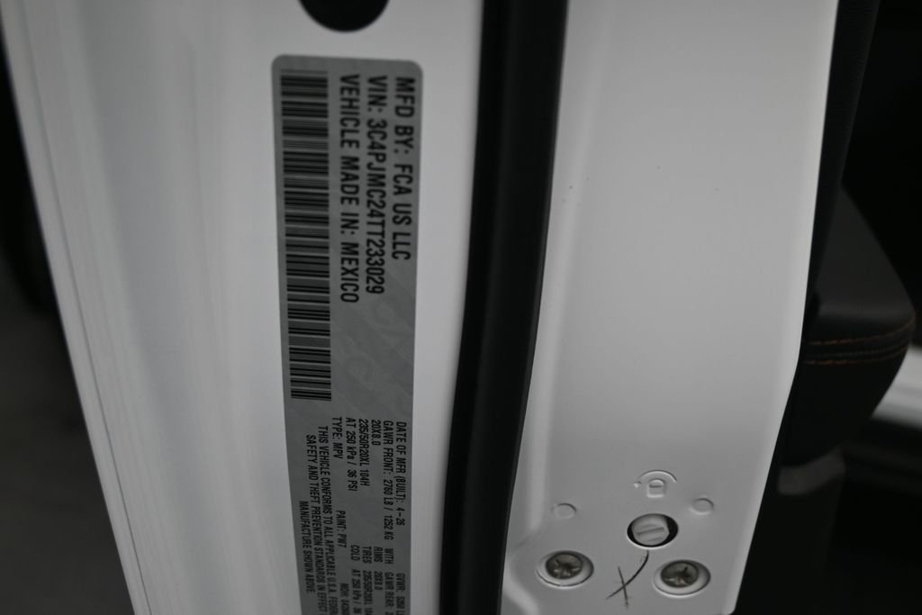 New 2026 Bright White Clear-Coat Exterior Paint Jeep Overland image 20