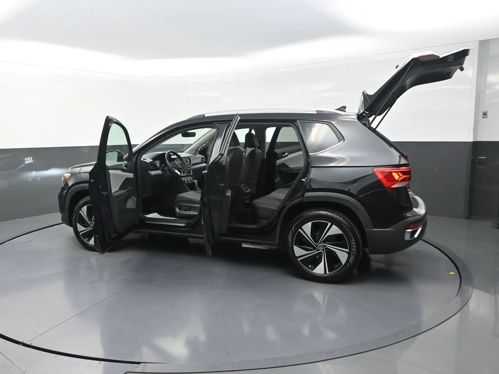 Used 2024 Black Volkswagen 1.5T SE image 33