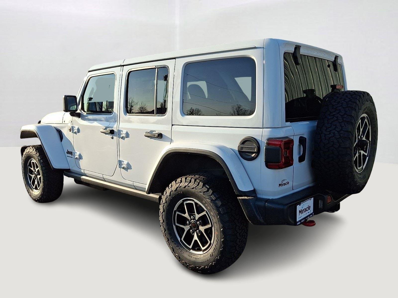 New 2026 Bright White Clear-Coat Exterior Paint Jeep Rubicon image 5