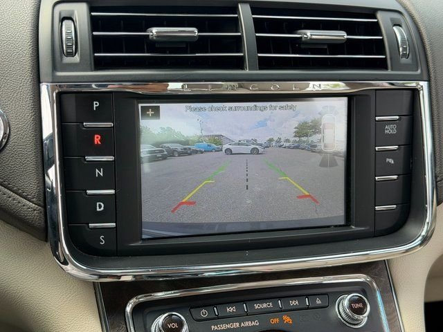 Used 2017 Black Lincoln Reserve image 21