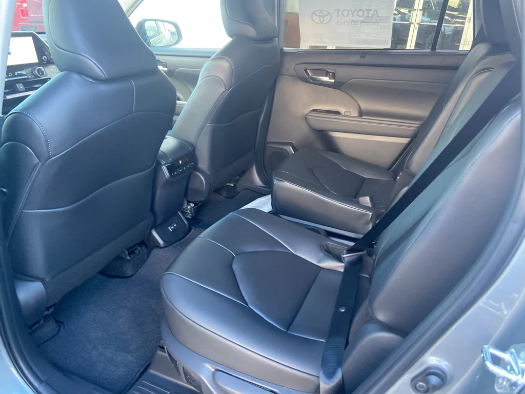 2026 Toyota Highlander XLE - Photo 15