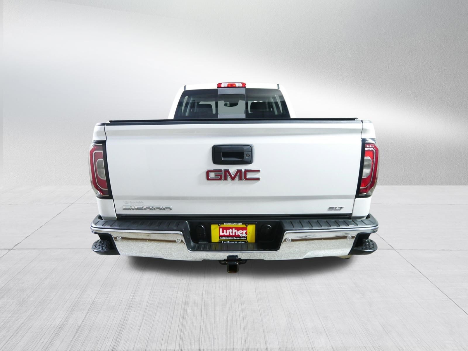 Used 2018 WHITE FROST TRICOAT GMC SLT image 6
