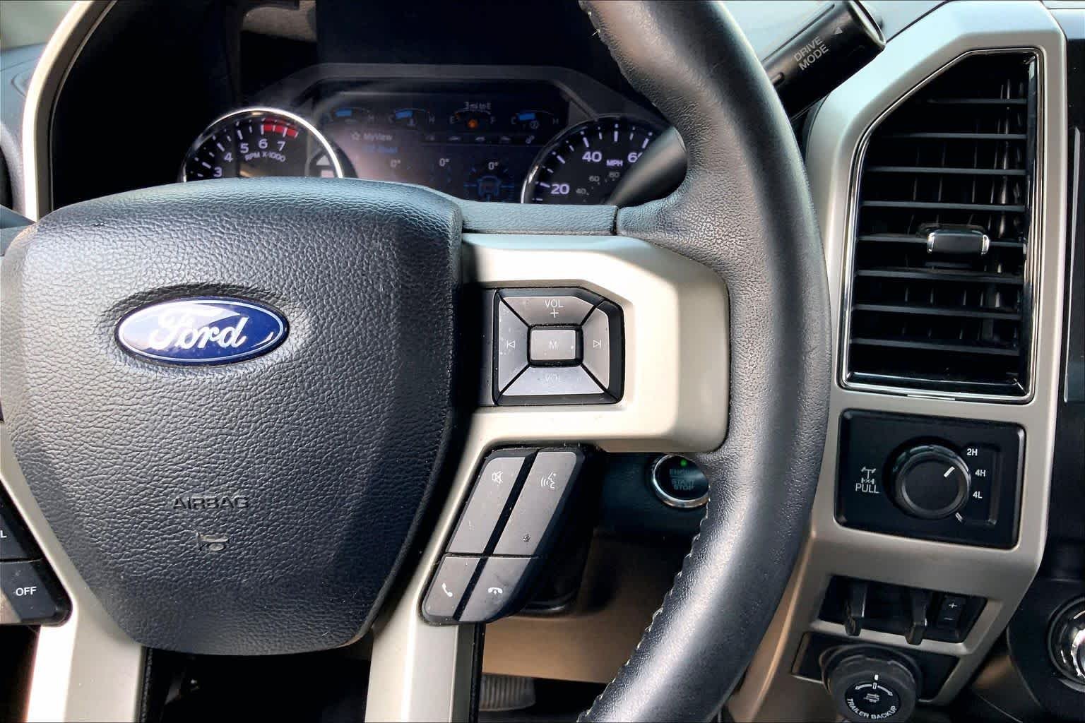 Used 2020 Star White Metallic Tri-Coat Ford LARIAT image 24