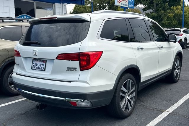 Used 2017 White Honda Touring image 5
