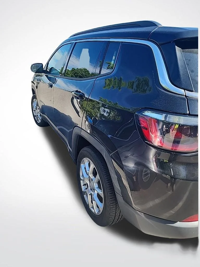 Used 2023 Black Jeep Latitude Lux image 2