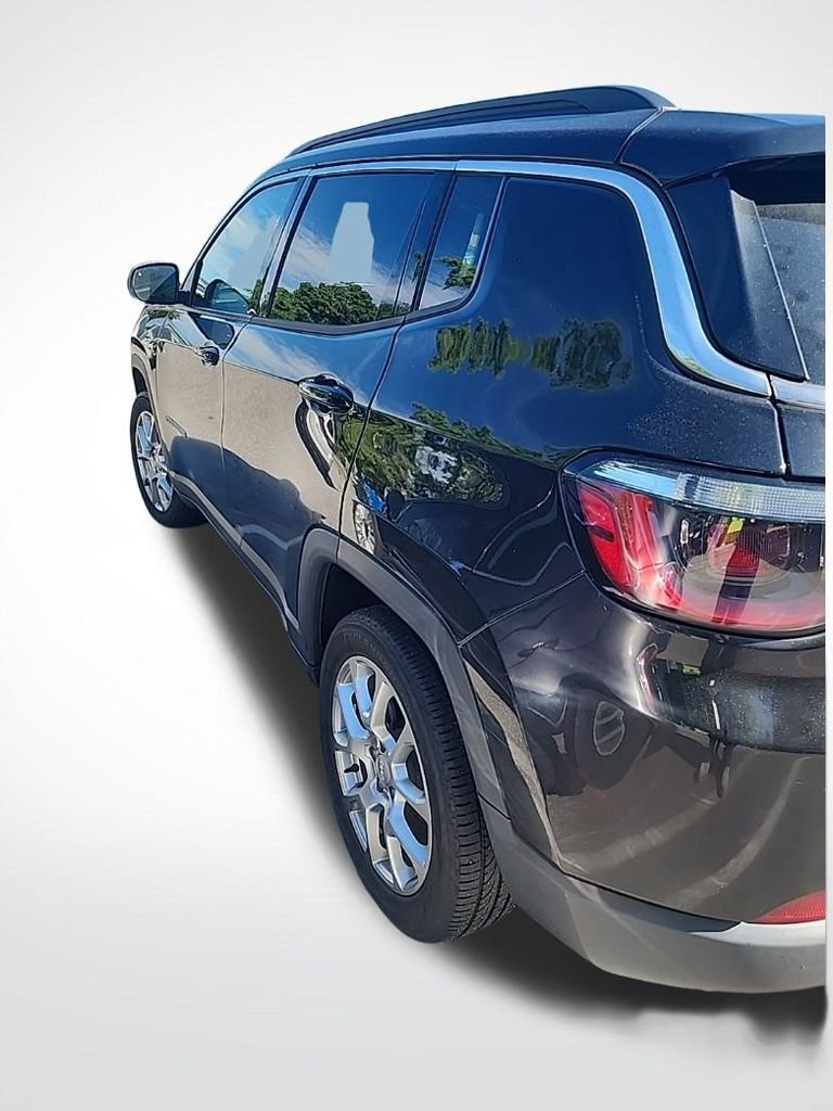 Used 2023 Black Jeep Latitude Lux image 2