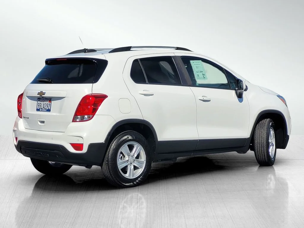 Used 2022 Summit White Chevrolet LT image 5