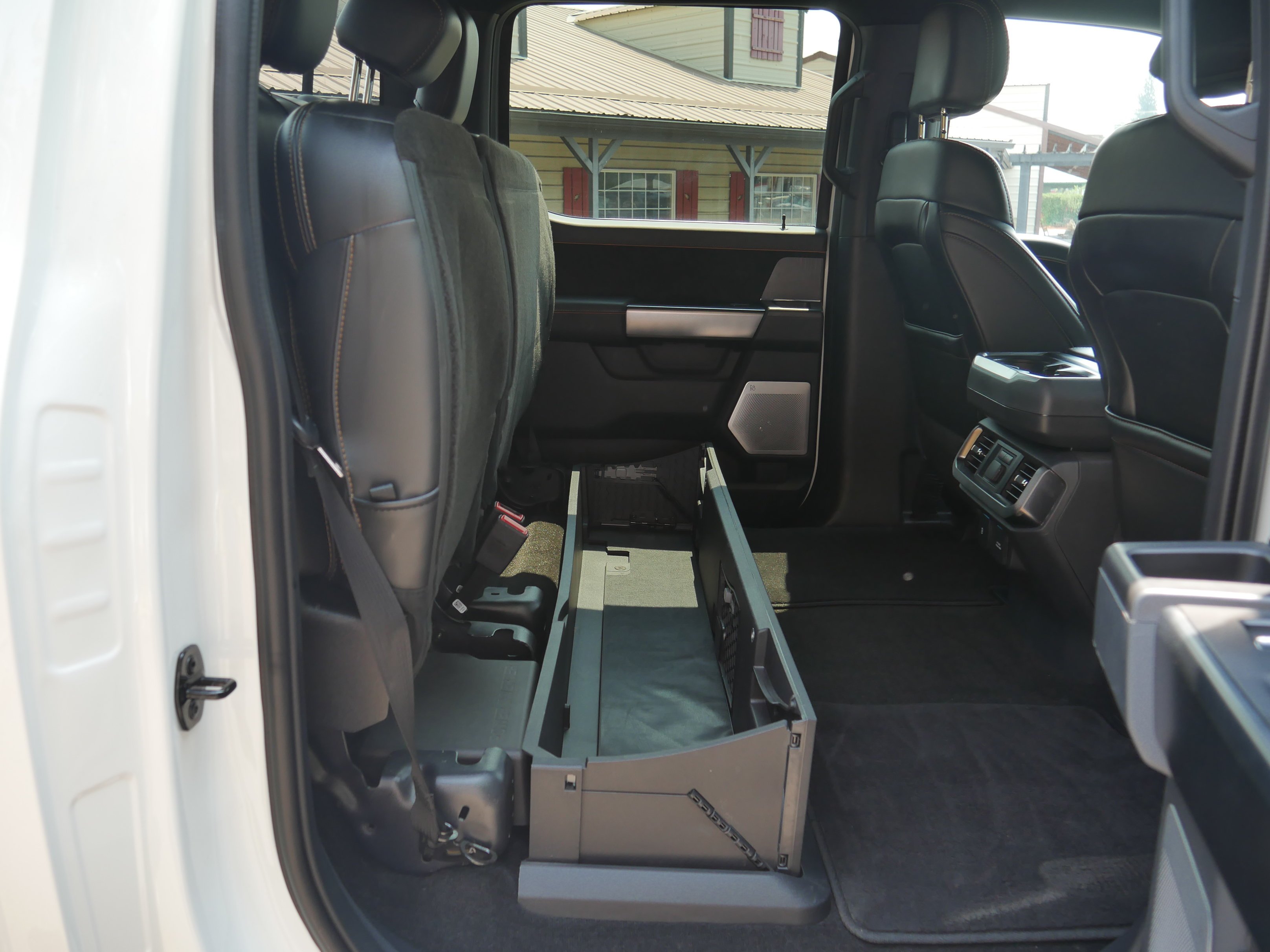 Used 2023 Star White Metallic Tri-Coat Ford Platinum image 33