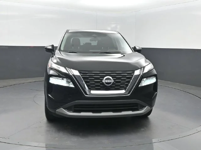 Used 2022 Black Nissan SV image 39