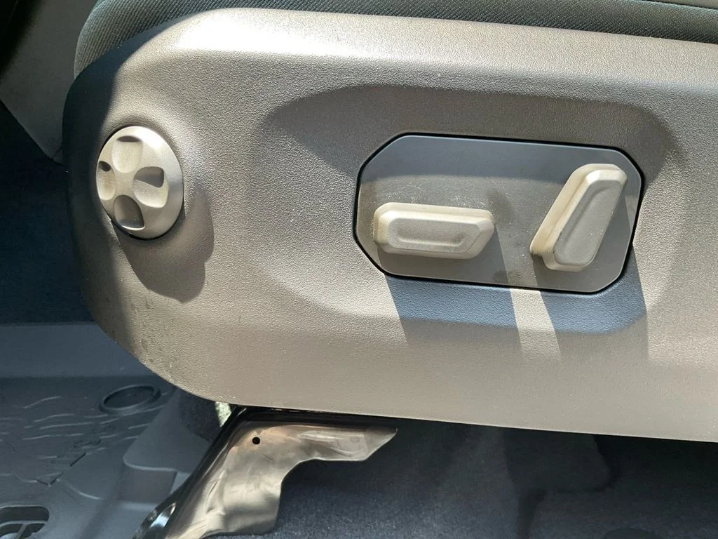 Used 2025 Gray Jeep Mojave image 30