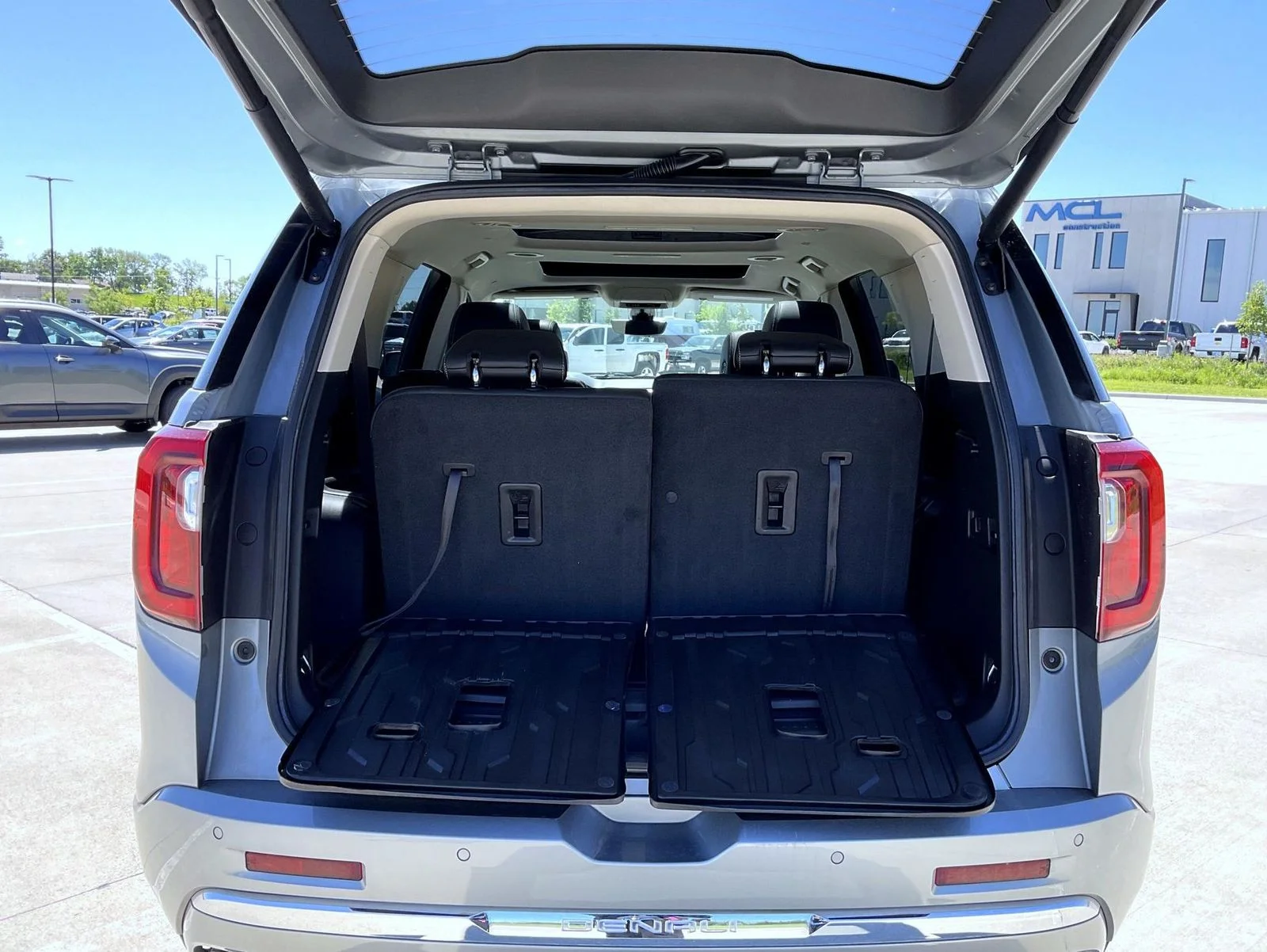 Used 2023 Silver GMC Denali image 9